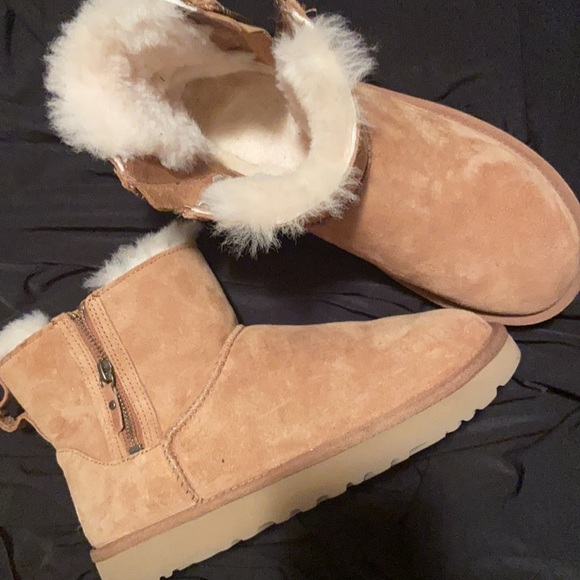 Chestnut Ugg’s - Picture 2 of 4